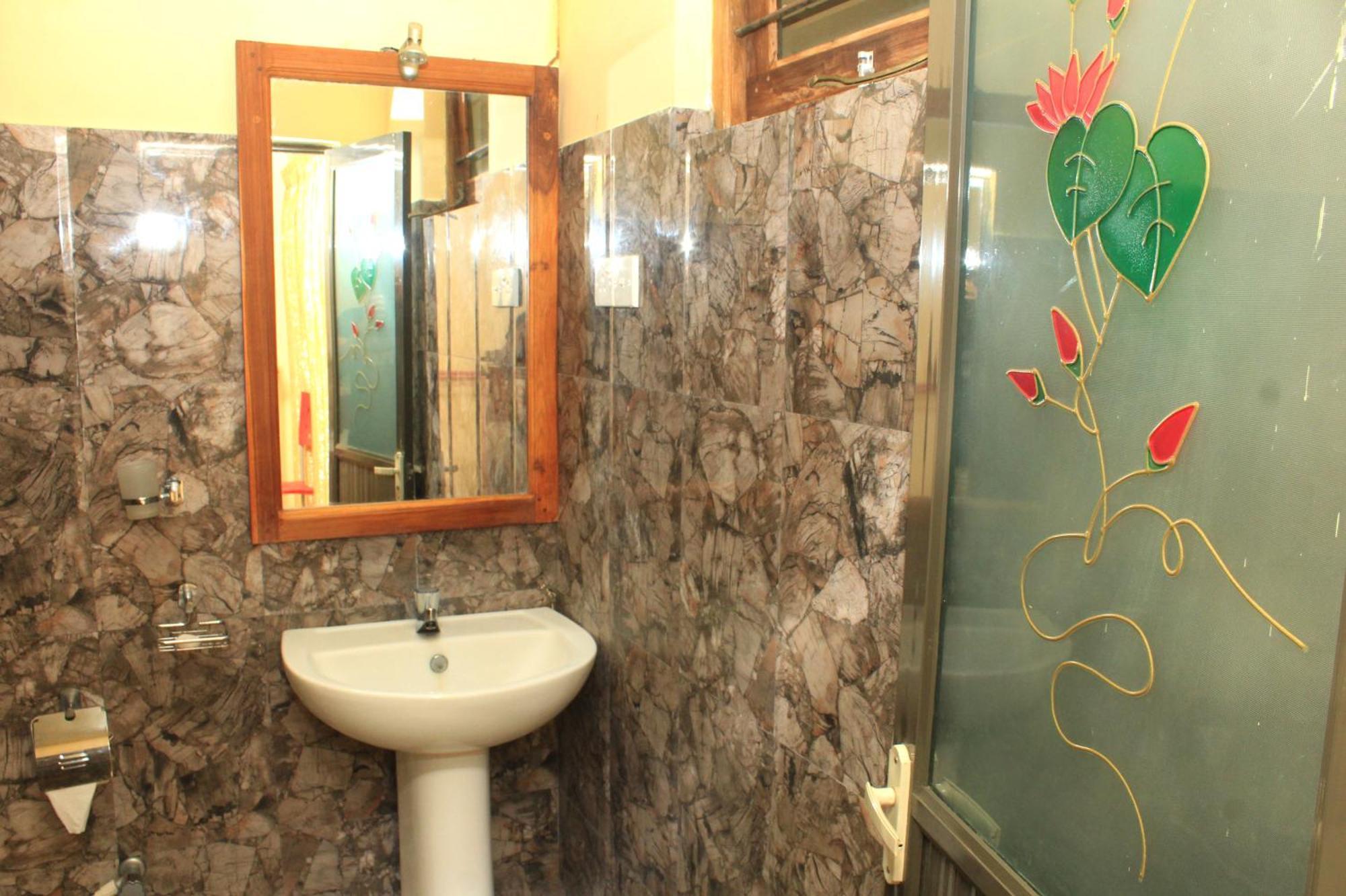 Green Hut Nature Resort سيغيرِيا المظهر الخارجي الصورة
