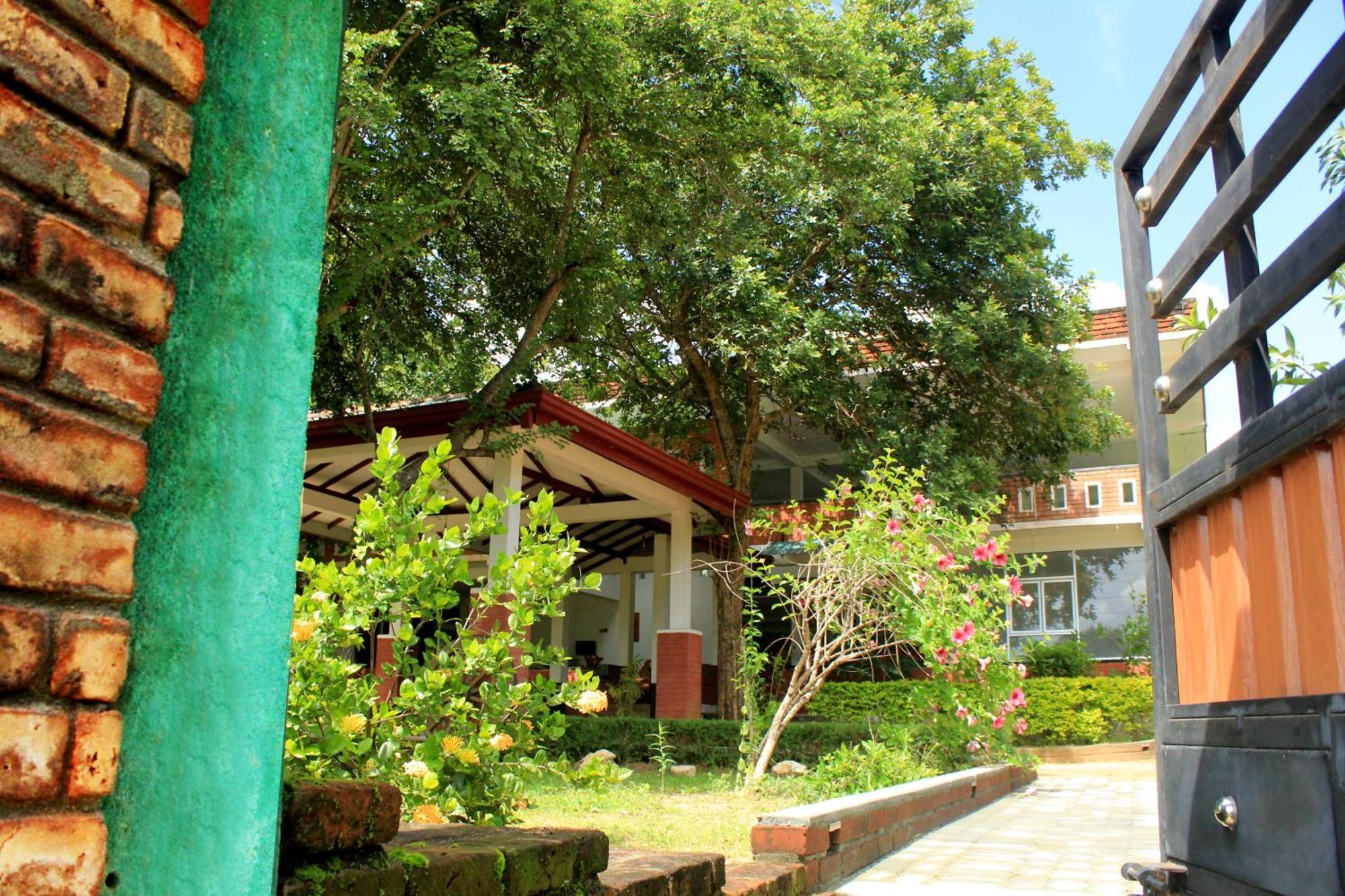 Green Hut Nature Resort سيغيرِيا المظهر الخارجي الصورة